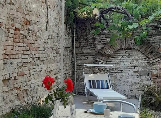 Casacciuga, luminosa e centrale casa con giardino