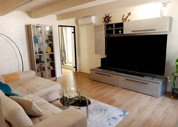 Casa Acquamarina tra centro, mare e porto