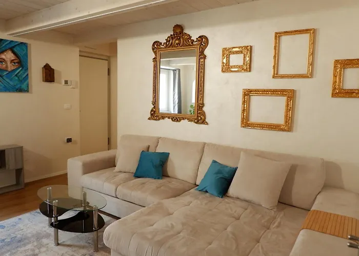 Casa Acquamarina tra centro, mare e porto